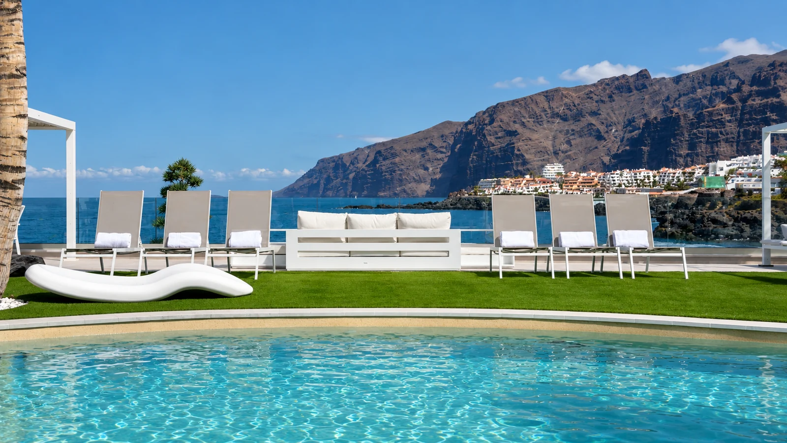 Private pool with the Atlantic Ocean and Los Gigantes cliffs behind, Villa White Octopus