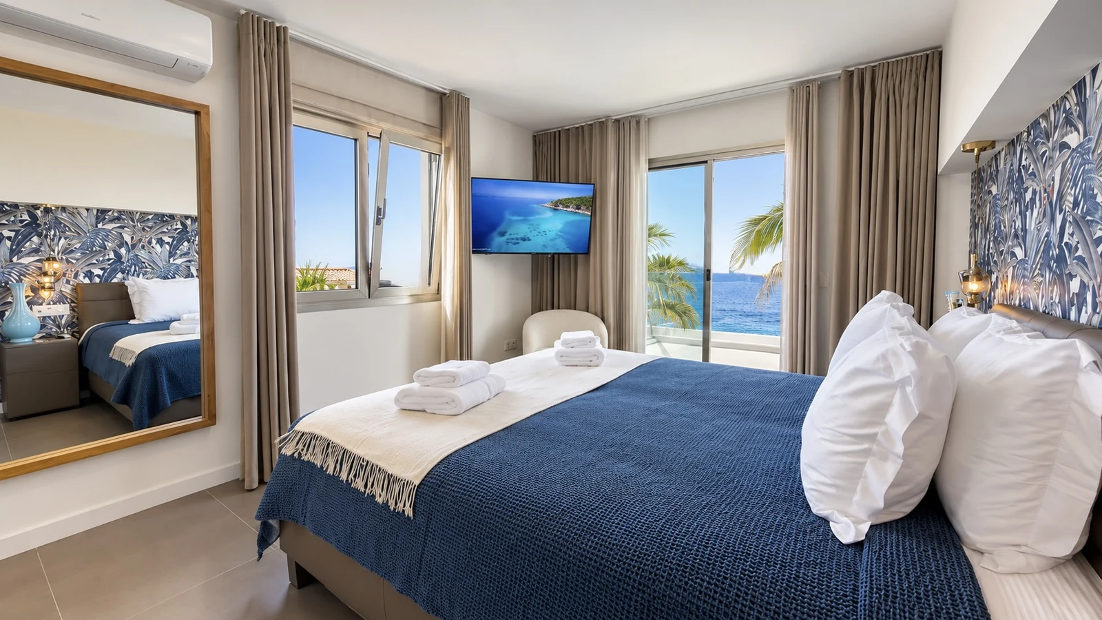 Bedroom with balcony and ocean view at Villa White Octopus, Puerto de Santiago